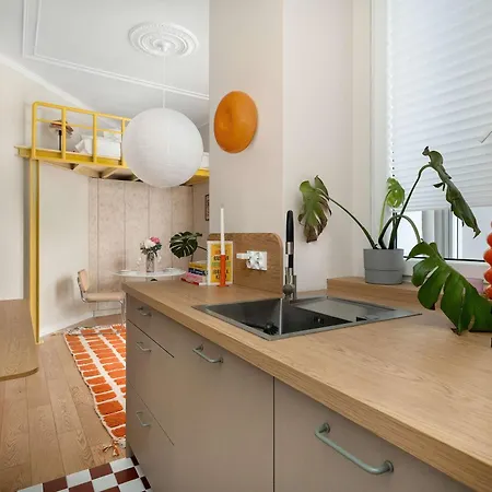 Unique Close To The Center With Balcony By Renters Apartmán