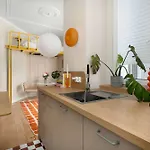 Unique Close To The Center With Balcony By Renters 아파트
