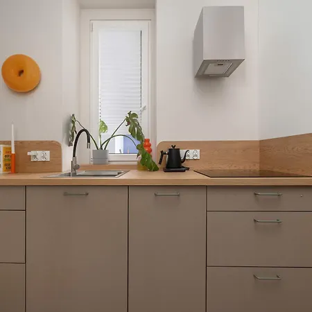 Apartman Unique Close To The Center With Balcony By Renters