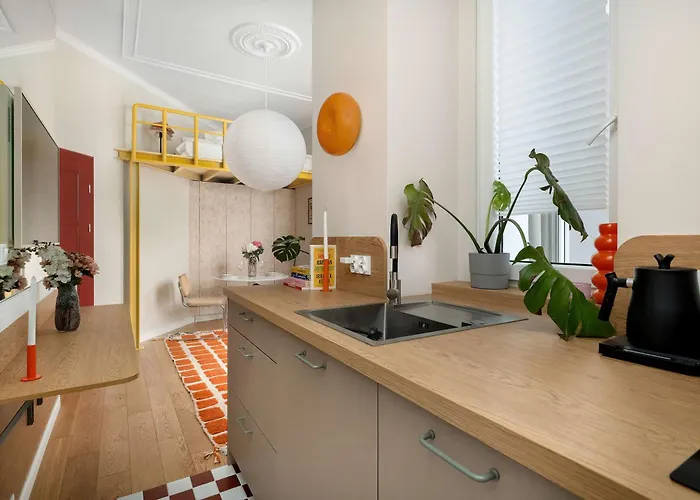 Unique Close To The Center With Balcony By Renters Apartman